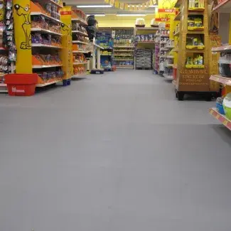Surface commerciale dalle garage gris clair