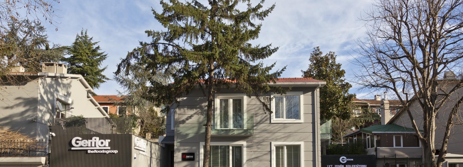 ist-showroom-exterior